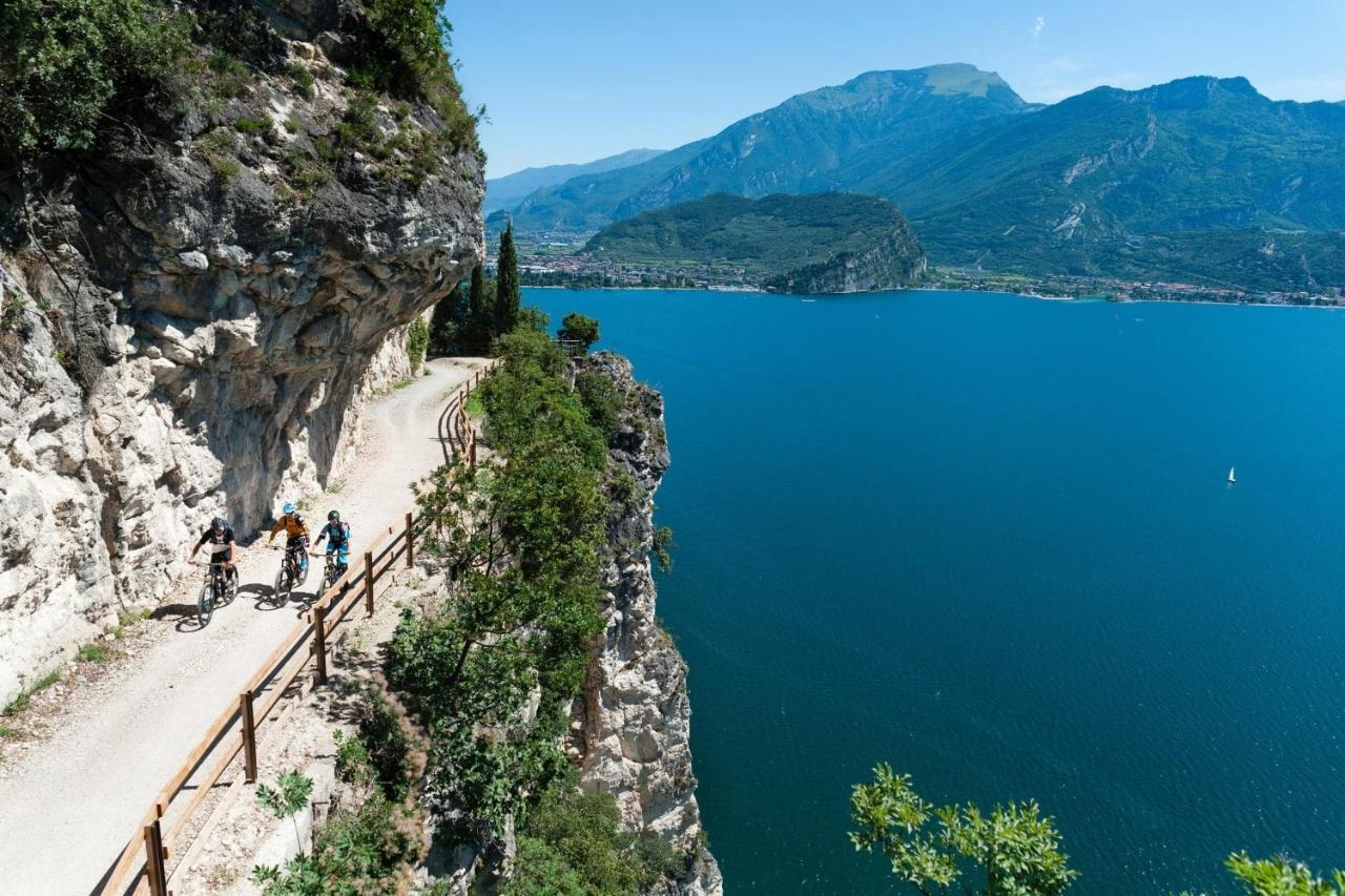 Sun & Fun Apartment - Morena Riva del Garda Buitenkant foto