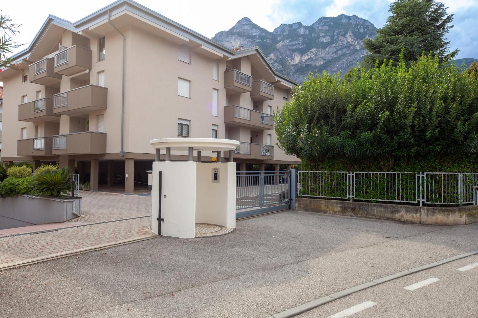 Sun & Fun Apartment - Morena Riva del Garda Buitenkant foto